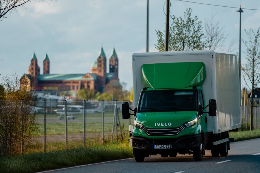 MeLo LKW auf einer Strasse