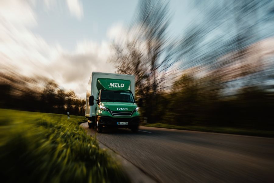 MeLo LKW auf einer Strasse